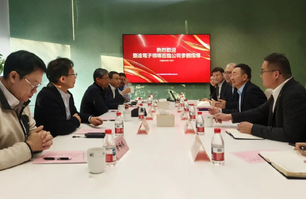 賦能全球 AIDC！臺達攜手泓慧能源共同定義 10kV 中壓 UPS 新標準